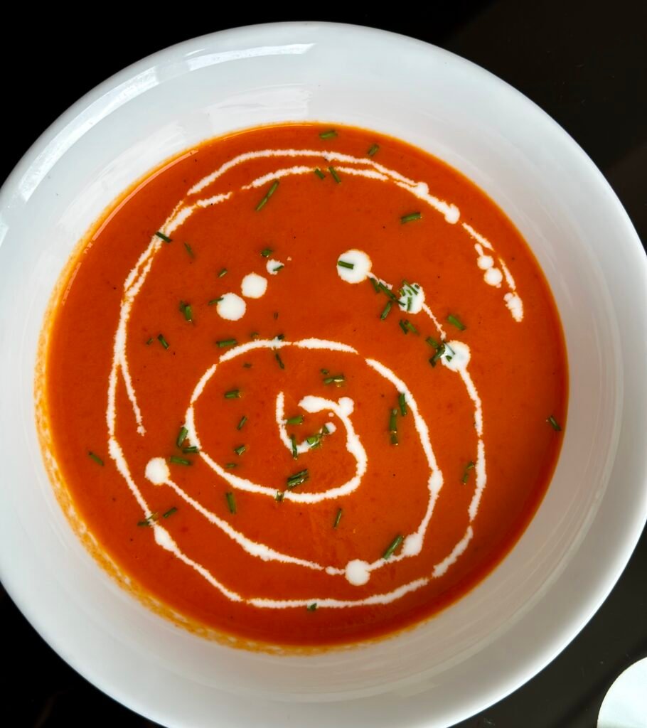 Exquisite creamy red pepper soup 