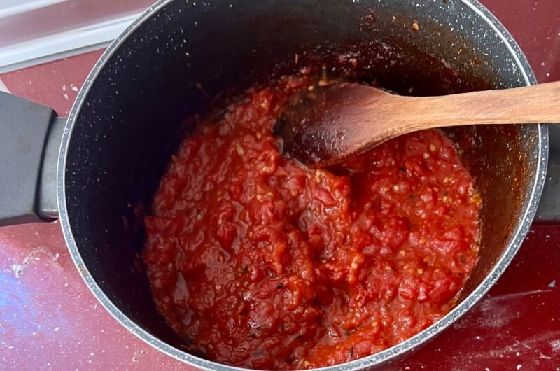 Recipe for homemade tomato sauce. How to make tomato sauce