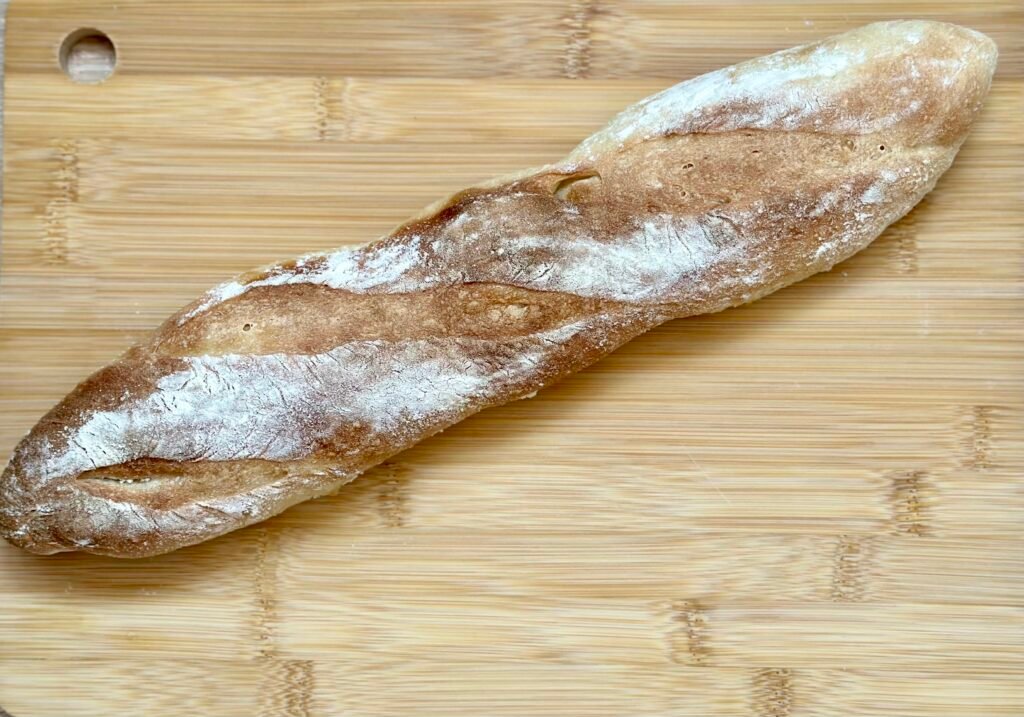 Barra de pan casero - baguette recién hecho. Receta para barras de pan caseros