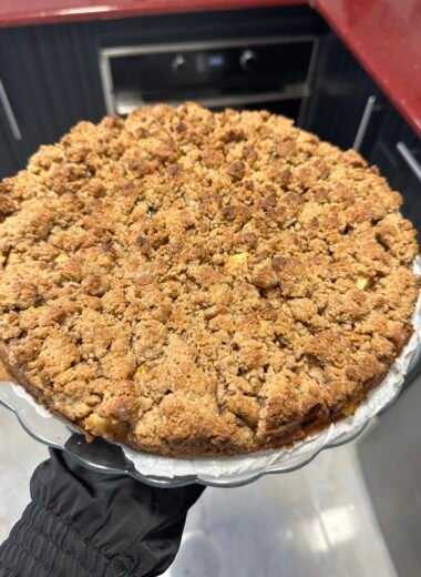 Recipe for homemade apple crumble cake