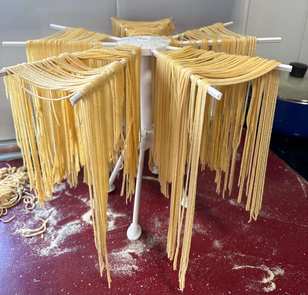 Espaguettis colgando