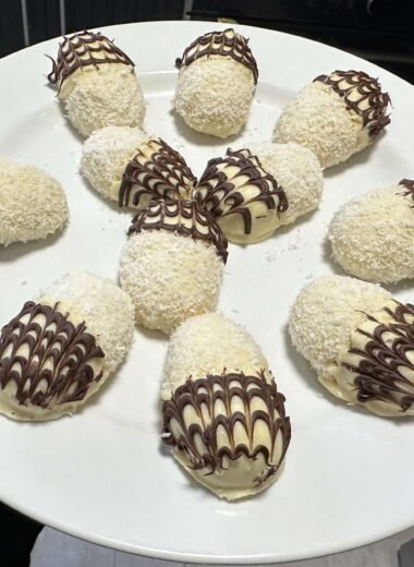 Beautiful cookies with white chocolate and coconut