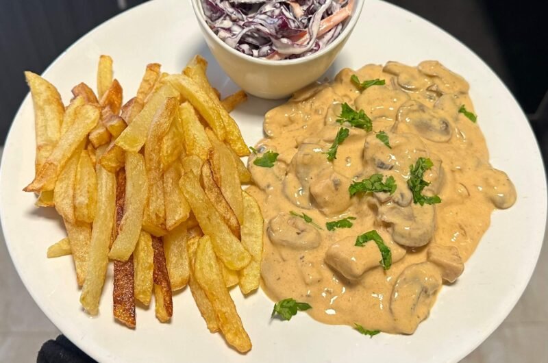 Chicken with mushrooms and cream served with fries and coleslaw