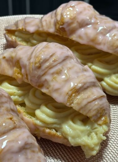 Croissants filled with pastry cream