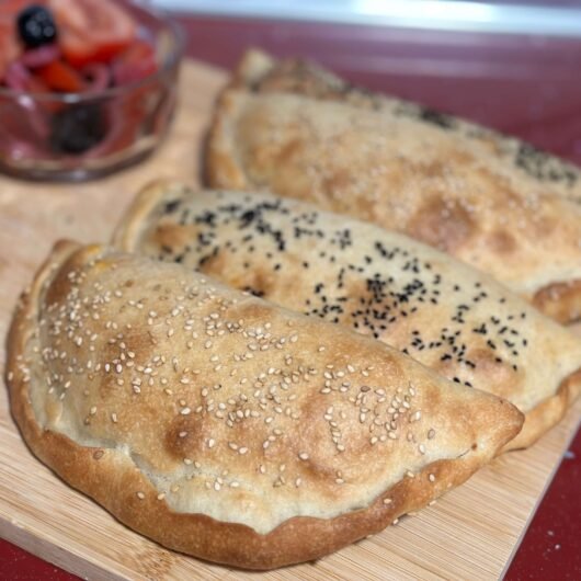 Stuffed Bread: You Only Need Water, Oil & Flour And Fill It With Whatever You Want (VIDEO)