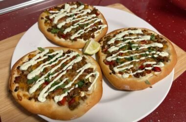 Pizza with minced meat and homemade yogurt sauce